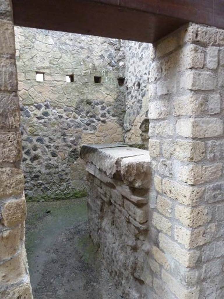 IV.4 Herculaneum. September 2015. Doorway to room 2, in south side of entrance corridor.